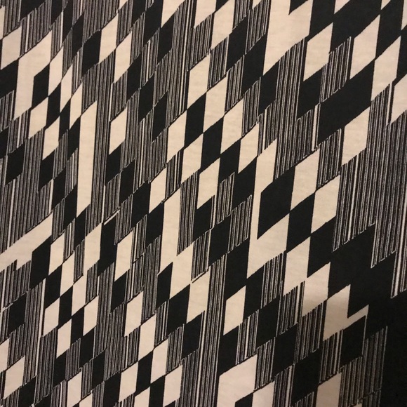 Lularoe Lynnae - Black White Diamond - Medium - Picture 3 of 5